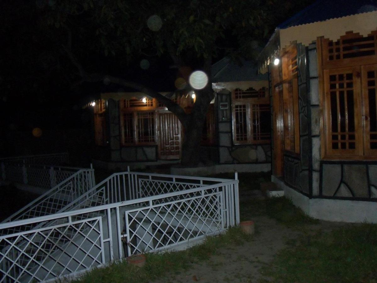 Manila Huts Hotel Naran Exterior photo