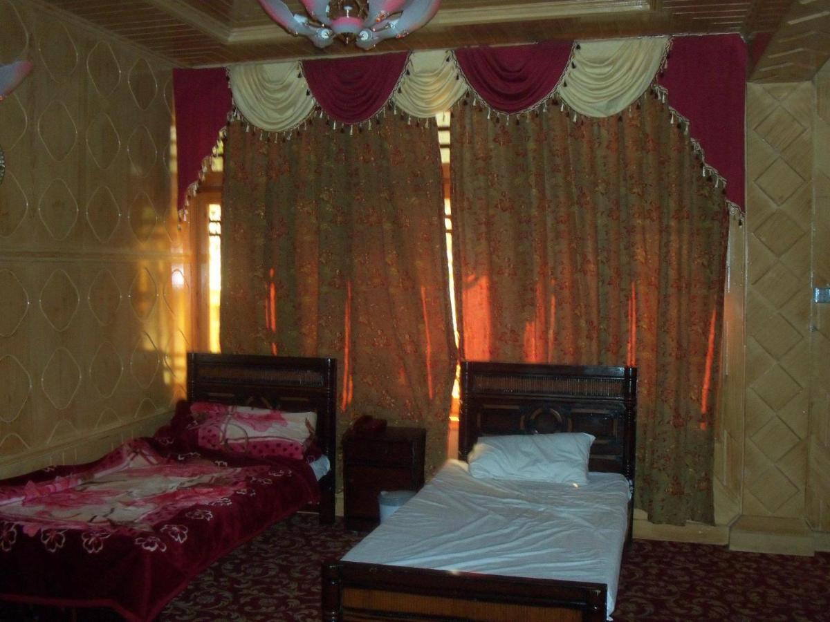 Manila Huts Hotel Naran Exterior photo