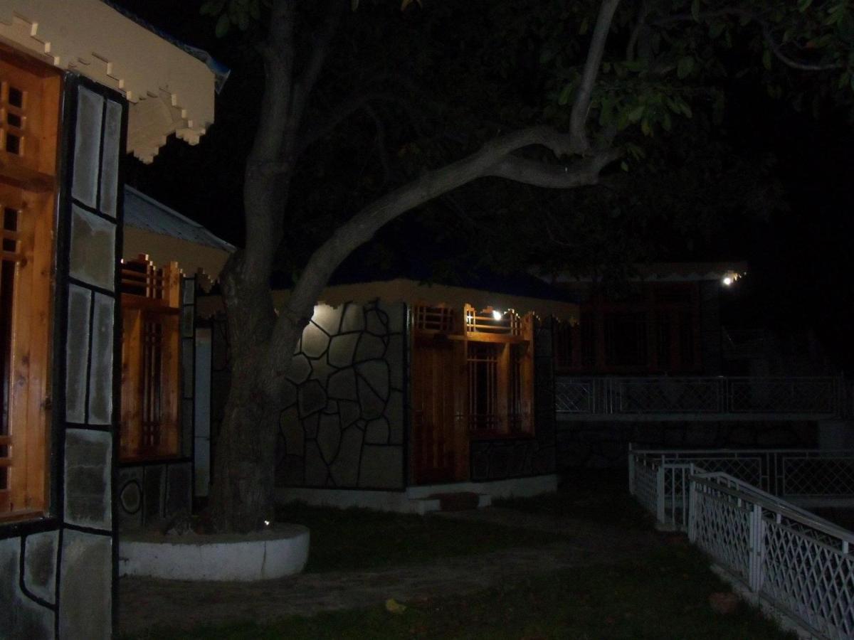 Manila Huts Hotel Naran Exterior photo